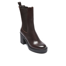 Load image into Gallery viewer, Heeled chelsea boot dark brown
