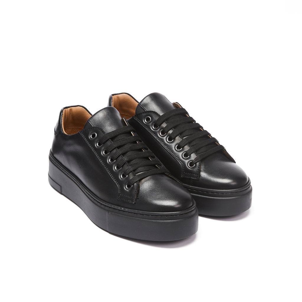 CLASSIC LACE-UP SNEAKER BLACK