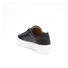 Carica l&#39;immagine nel visualizzatore di Gallery, Classic lace-up sneaker black
