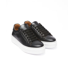 Carica l&#39;immagine nel visualizzatore di Gallery, Classic lace-up sneaker black
