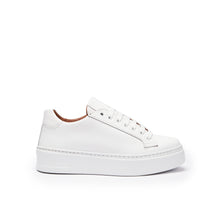 Carica l&#39;immagine nel visualizzatore di Gallery, Classic lace-up sneaker white
