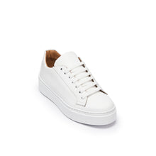 Carica l&#39;immagine nel visualizzatore di Gallery, Classic lace-up sneaker white
