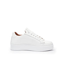 Carica l&#39;immagine nel visualizzatore di Gallery, Classic lace-up sneaker white
