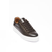 Carica l&#39;immagine nel visualizzatore di Gallery, Classic lace-up sneaker dark brown
