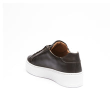 Carica l&#39;immagine nel visualizzatore di Gallery, Classic lace-up sneaker dark brown
