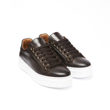 Carica l&#39;immagine nel visualizzatore di Gallery, Classic lace-up sneaker dark brown
