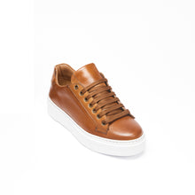 Carica l&#39;immagine nel visualizzatore di Gallery, Classic lace-up sneaker tan brown
