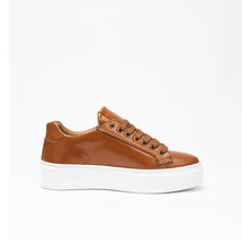 Carica l&#39;immagine nel visualizzatore di Gallery, Classic lace-up sneaker tan brown
