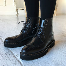 Carica l&#39;immagine nel visualizzatore di Gallery, Wing tip derby boot black
