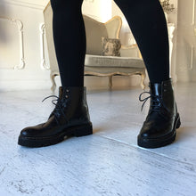 Carica l&#39;immagine nel visualizzatore di Gallery, Wing tip derby boot black
