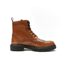 Carica l&#39;immagine nel visualizzatore di Gallery, Wing tip derby boot tan brown
