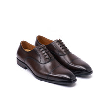 Load image into Gallery viewer, Straight cap oxford dark brown
