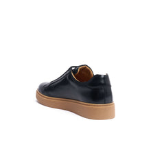 Load image into Gallery viewer, Classic lace-up sneaker black
