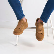 Carica l&#39;immagine nel visualizzatore di Gallery, Classic lace-up sneaker brown
