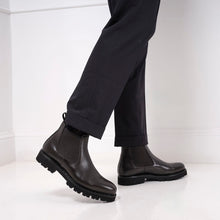 Load image into Gallery viewer, Chelsea boot dark brown
