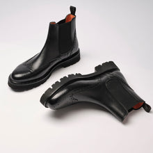Carica l&#39;immagine nel visualizzatore di Gallery, Wing tip Chelsea boot black
