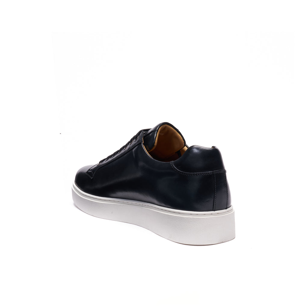 CLASSIC LACE-UP SNEAKER