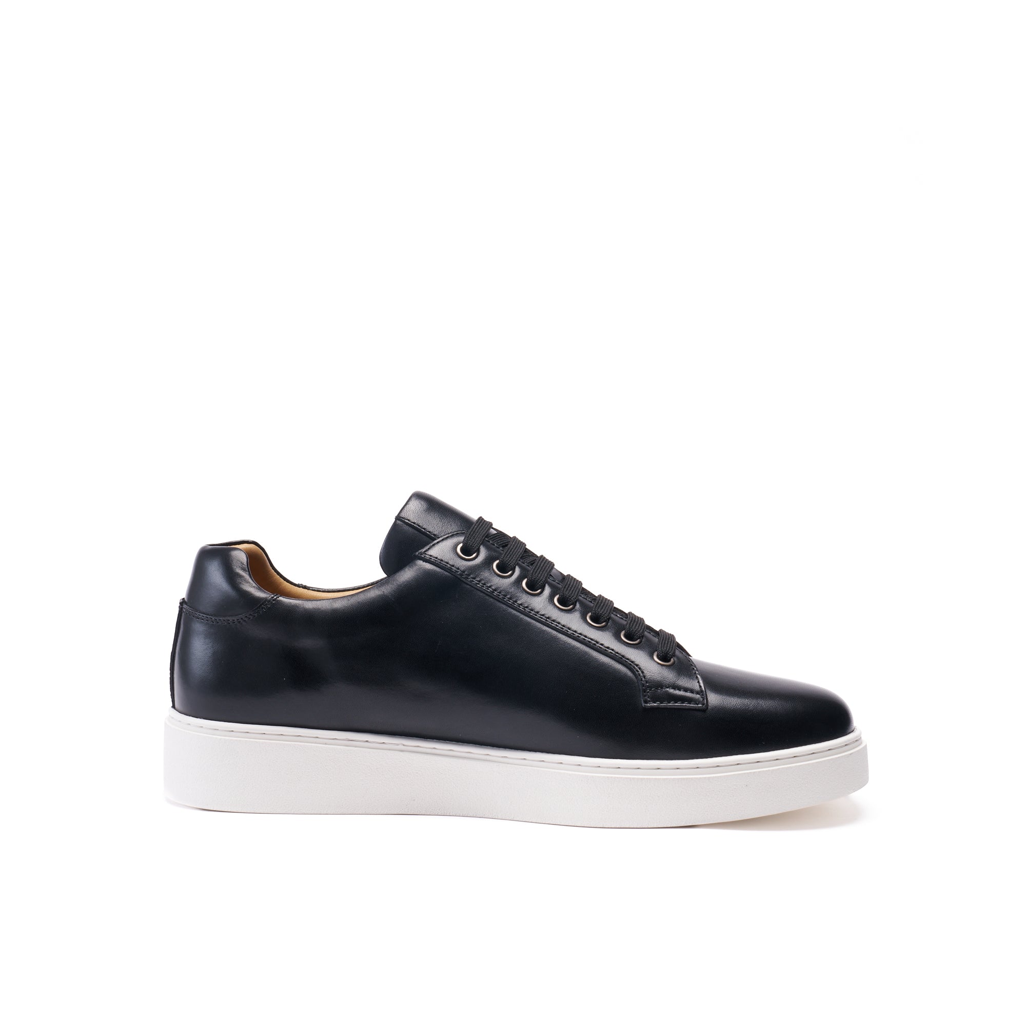 CLASSIC LACE-UP SNEAKER