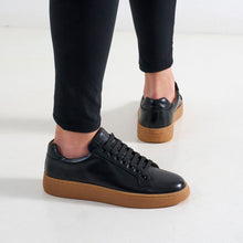 Carica l&#39;immagine nel visualizzatore di Gallery, Classic lace-up sneaker black

