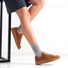 Load image into Gallery viewer, Classic lace-up sneaker tan brown
