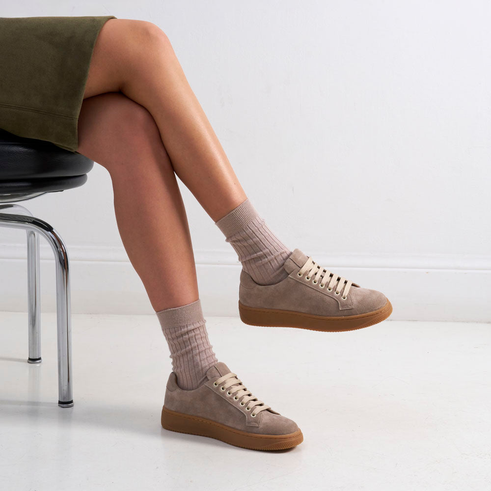 Classic lace-up sneaker taupe