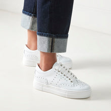 Carica l&#39;immagine nel visualizzatore di Gallery, Wing tip sneaker white
