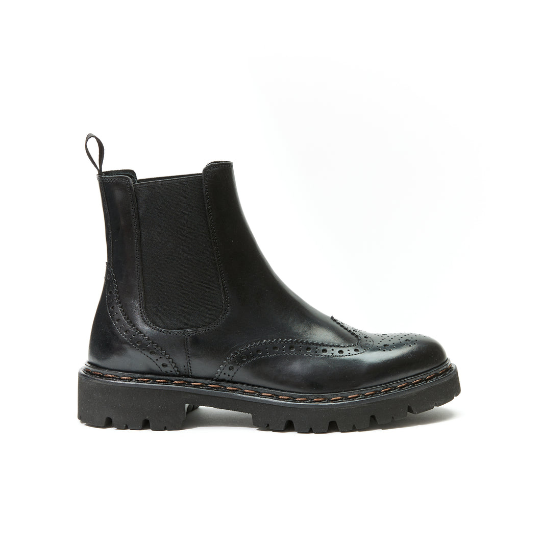 Wing tip Chelsea boot black
