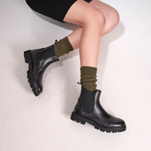 Load image into Gallery viewer, Wing tip Chelsea boot black
