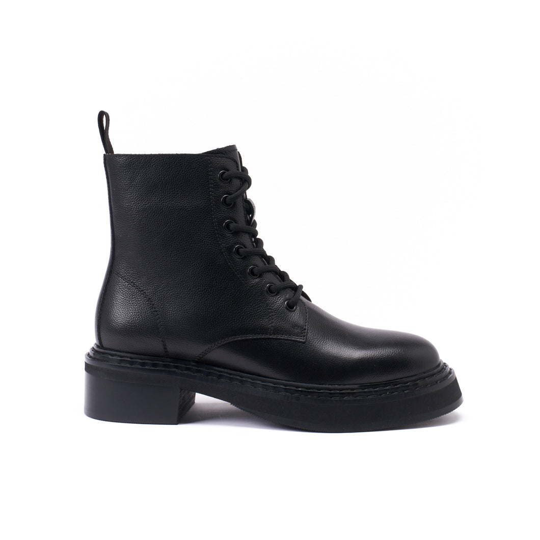 Derby lace-up boot black