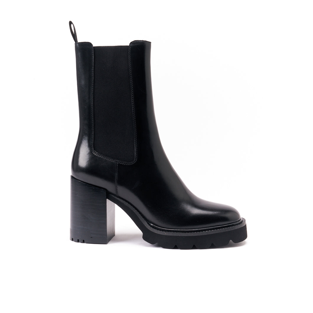 Heeled Chelsea boot black