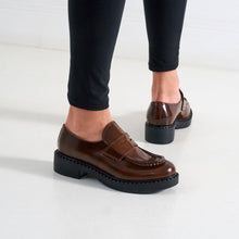 Load image into Gallery viewer, Penny loafer brown

