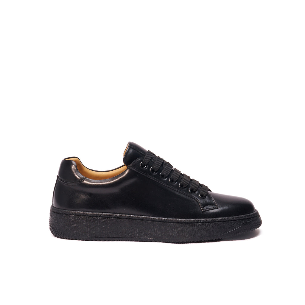 CLASSIC LACE-UP SNEAKER