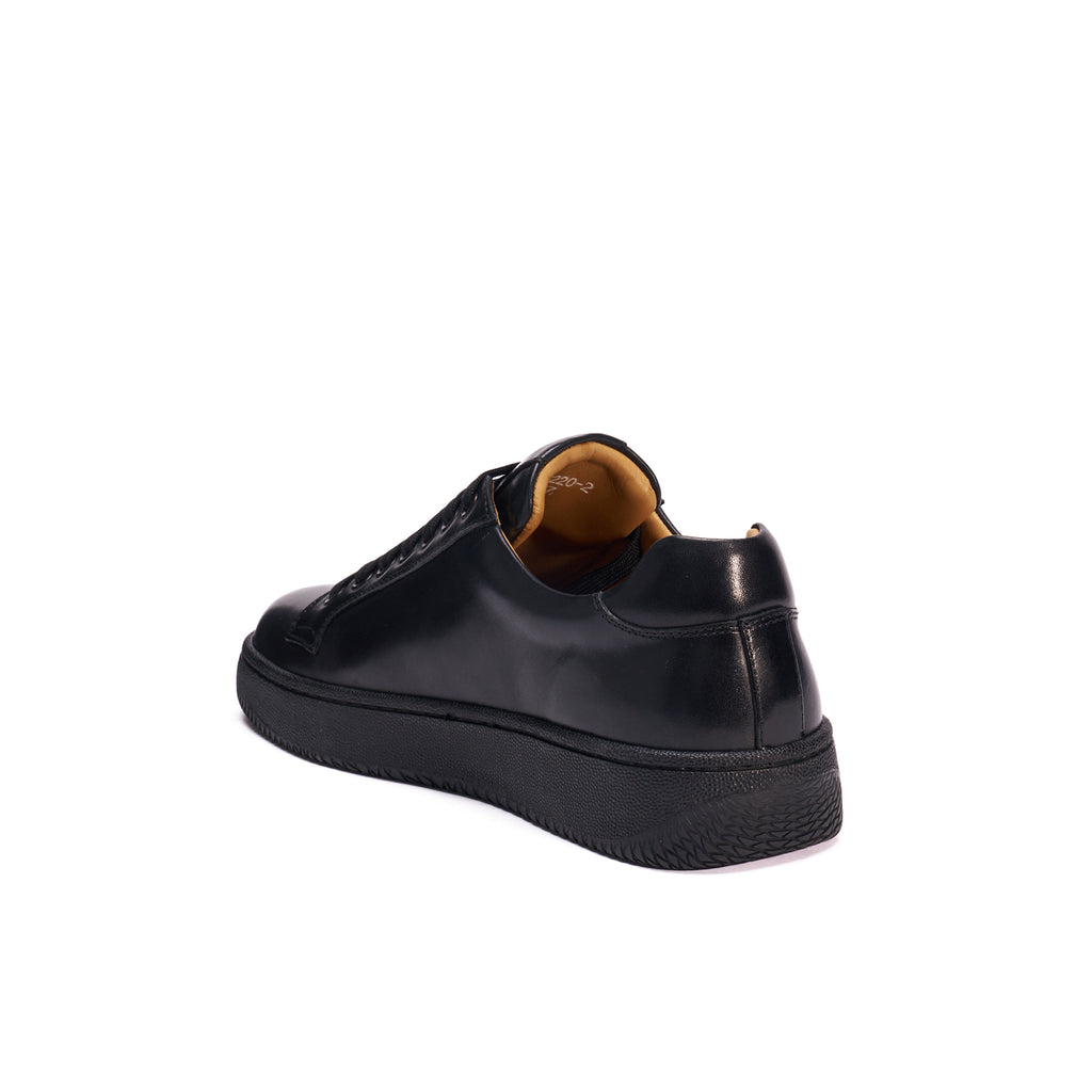 CLASSIC LACE-UP SNEAKER