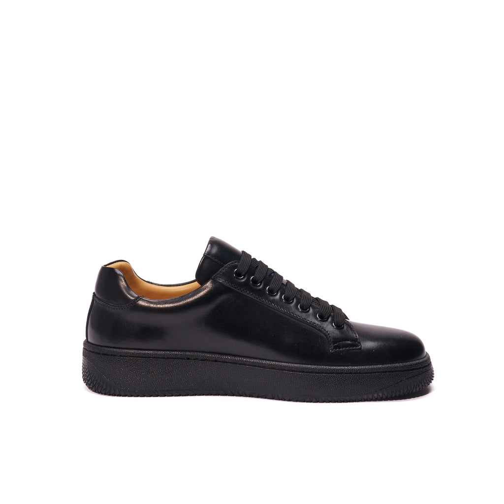 CLASSIC LACE-UP SNEAKER