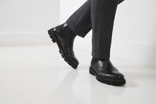 Load image into Gallery viewer, Wing tip chelsea boot black
