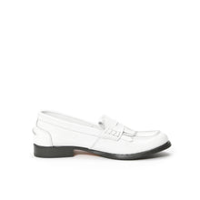 Load image into Gallery viewer, Fringe loafer white
