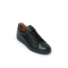 Carica l&#39;immagine nel visualizzatore di Gallery, Classic lace-up sneaker black

