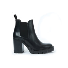 Load image into Gallery viewer, Heeled chelsea boot black
