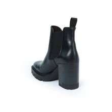 Load image into Gallery viewer, Heeled chelsea boot black
