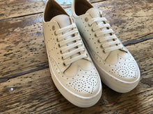 Load image into Gallery viewer, Wing tip sneaker white
